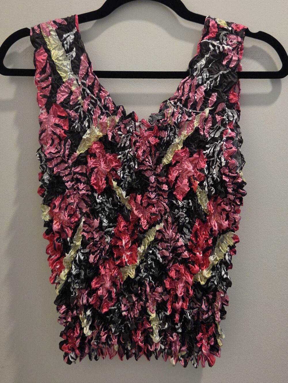 Pink And Black Tropical Flower/Leaf Popcorn Stretch Tank Top